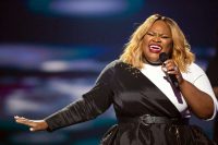 Tasha Cobbs Leonard, VaShawn Mitchell & More se produisent sur la finale du film de BET 