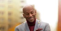 Nouvel album de Donnie McClurkin, Une chanson différente… disponible maintenant! | @DonnieRadio