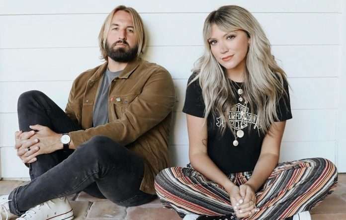 Austin et Lindsey Adamec annoncent une expérience d'adoration complète le 25 octobre
