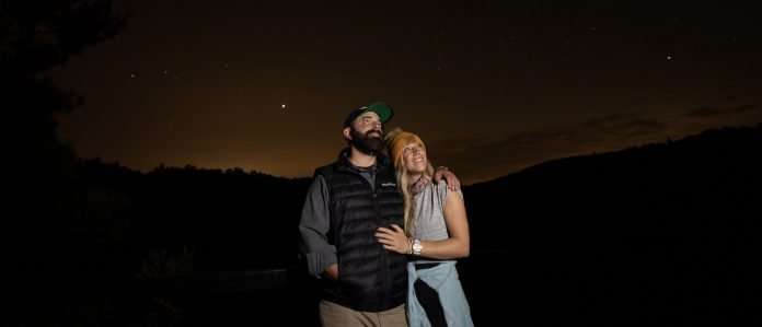 Tennessee Tourism lance une nouvelle campagne de voyages sûrs avec Drew et Ellie Holcomb