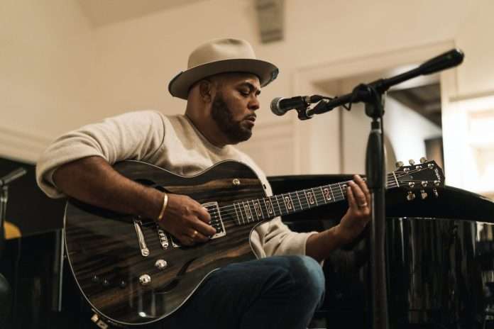 Israël et une nouvelle race vont sortir un nouvel album live 'Feels Like Home'