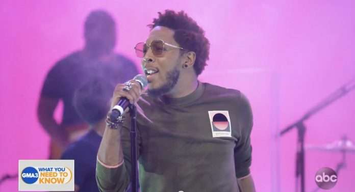 Deitrick Haddon et Zaytoven donnent une performance explosive de «Sick World» sur GMA3