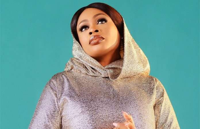 Sinach «We Prevail» Feat. Vidéo lyrique de Maranda Curtis