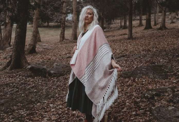 Vidéo lyrique de Shaylee Simeone «God Of The Wilderness»