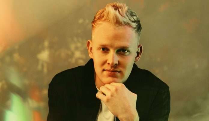 Vidéo lyrique de Cade Thompson «Every Step Of The Way (Kings84 Retro Remix)»