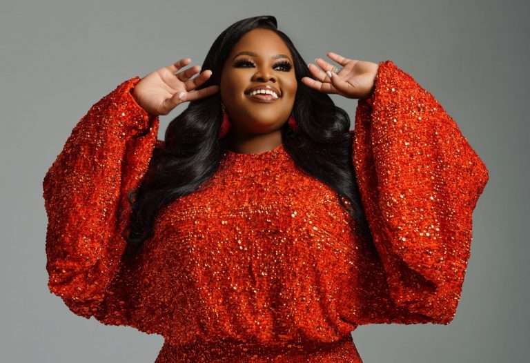 Tasha Cobbs Leonard triomphe aux Grammy Awards avec « Your Power ».