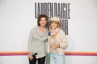 Amy Grant rend hommage à Lauren Daigle pour l'impact mondial de sa musique et de son travail philanthropique