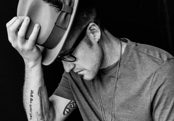 Ryan Stevenson « The Backyard Show » Clip vidéo