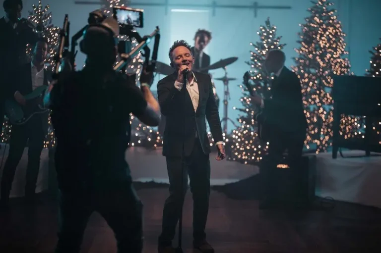 Chris Tomlin interprète « Christmas Day » sur « GMA »