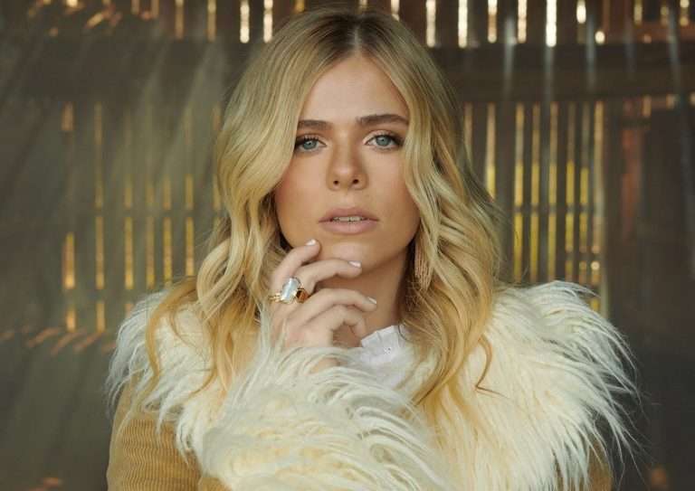 Anne Wilson « Mamas » Ft.  Vidéo musicale d’Hillary Scott