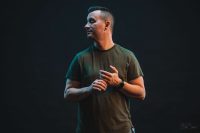 Matt Moore en tête du palmarès du rock chrétien de CMW avec « Beautiful » rempli d’espoir