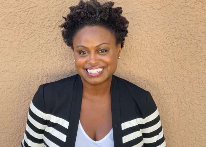 Ayiesha Woods sort une nouvelle chanson puissante 
