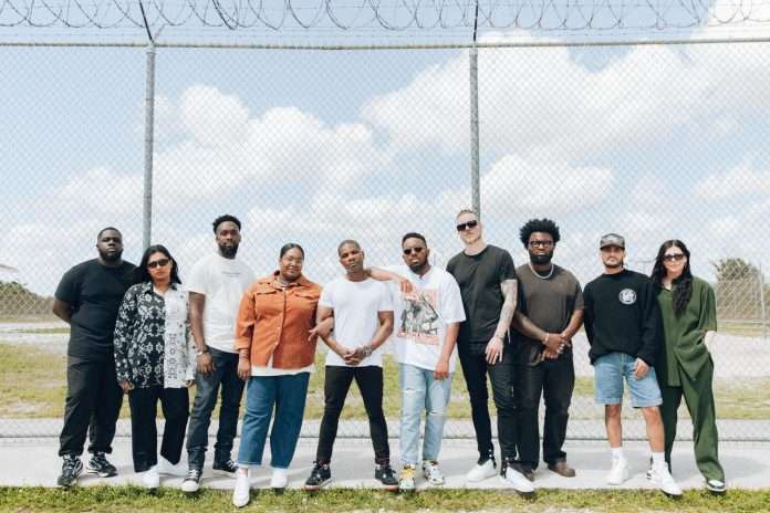 Mav City et Kirk Franklin célèbrent le 7e anniversaire de la tragédie de Mère Emmanuel avec 