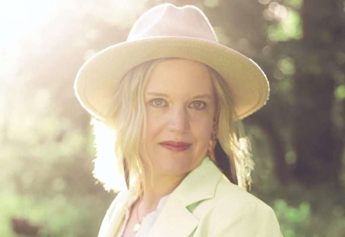 Andrea Olson sort son album 