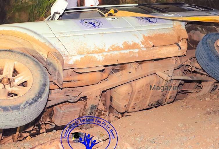 Véhicule après un accident évité en Haïti