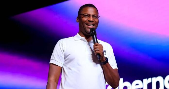 Parcours, fortune et activités de Gregory Toussaint : pasteur, auteur et entrepreneur