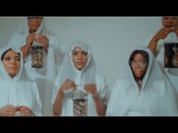 Attends de Eugenie Pierre (video et paroles)