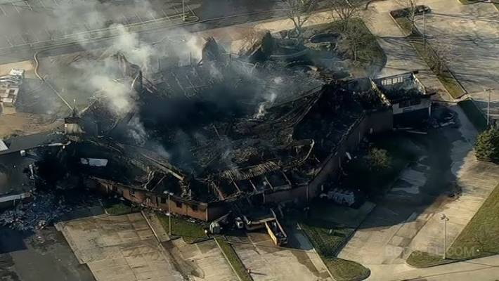 Incendie criminel à Austell : église détruite, suspecte arrêtée