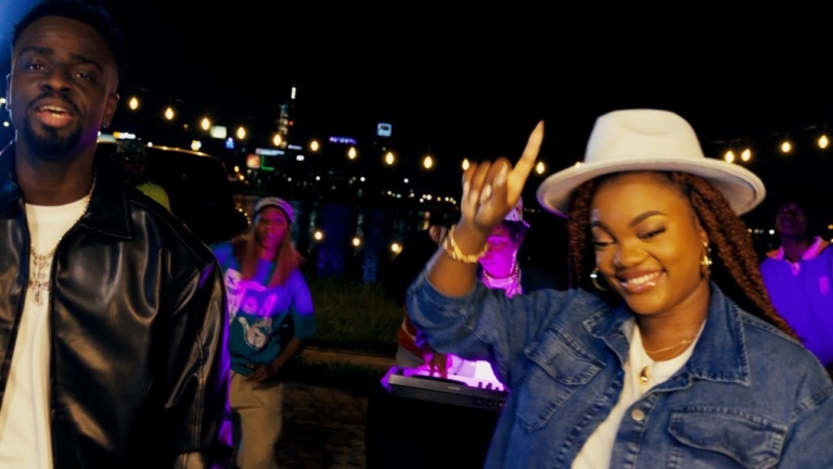 Milo feat Déborah Lukalu – Là Haut ( VIDEO ET PAROLES)