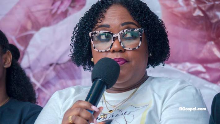 Fait 1 – Renouveau : Barbara Cassamajor tient une vente signature avec son journal intime