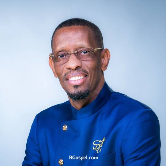 5 Faits Marquants 2 – Pasteur Malory : des propos sur le maquillage qui enflamment la toile
Le pasteu